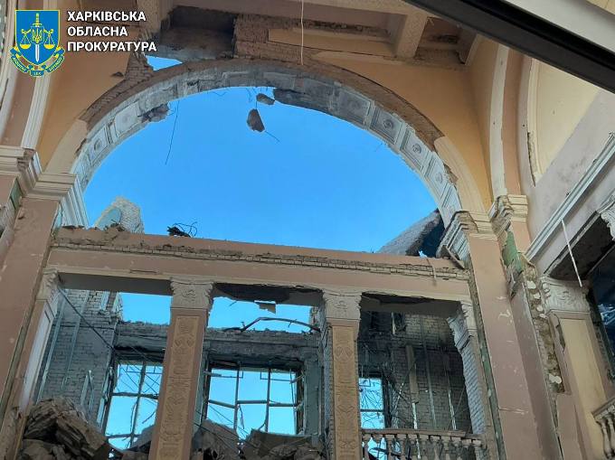 Атака дронів на Лозову: зруйновані вокзал і депо, є загиблий та поранені